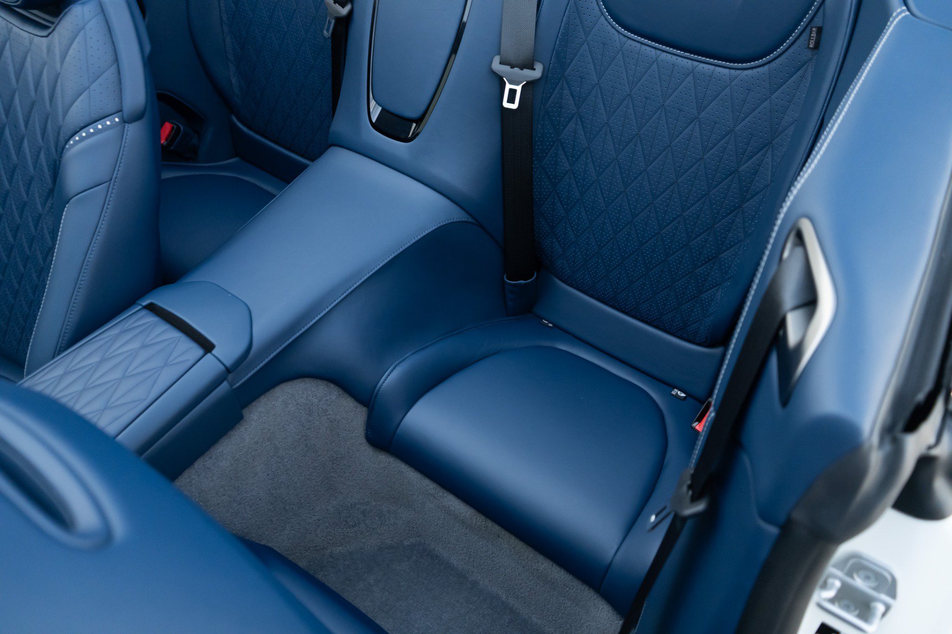 Used 2025 Aston Martin DB12 Convertible RWD image 34