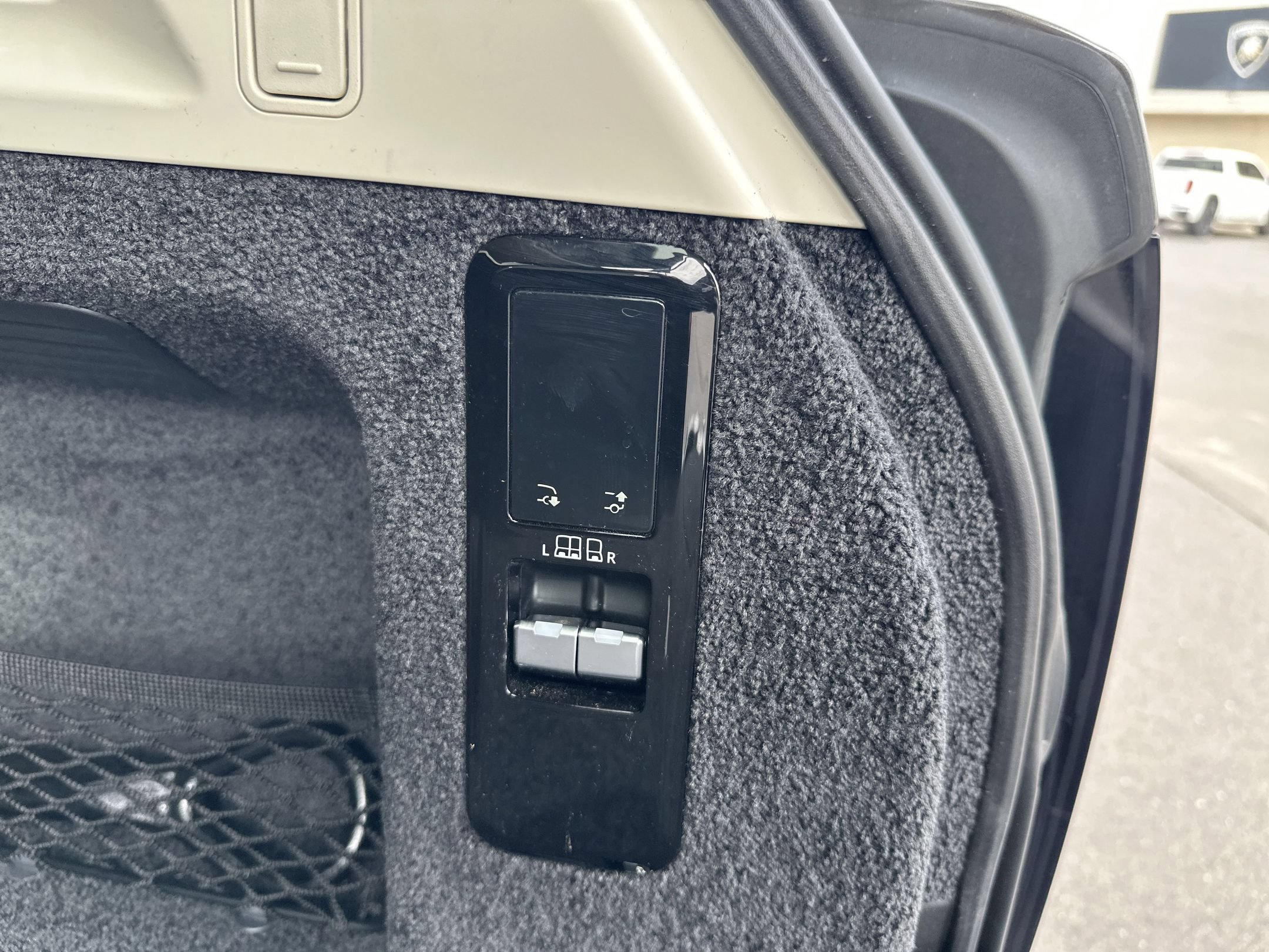 Used 2023 Land Rover Range Rover SE image 25