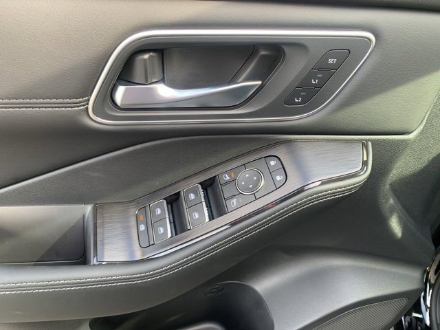 New 2026 Nissan Rogue Platinum image 10