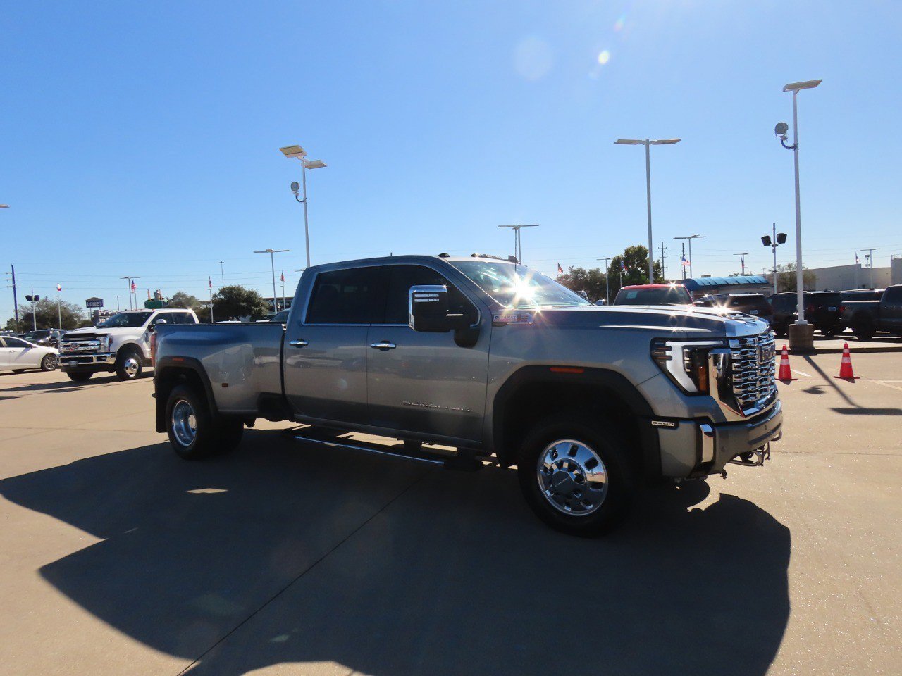 Used 2025 GMC Sierra 3500 Denali w/ Denali Reserve Package image 7