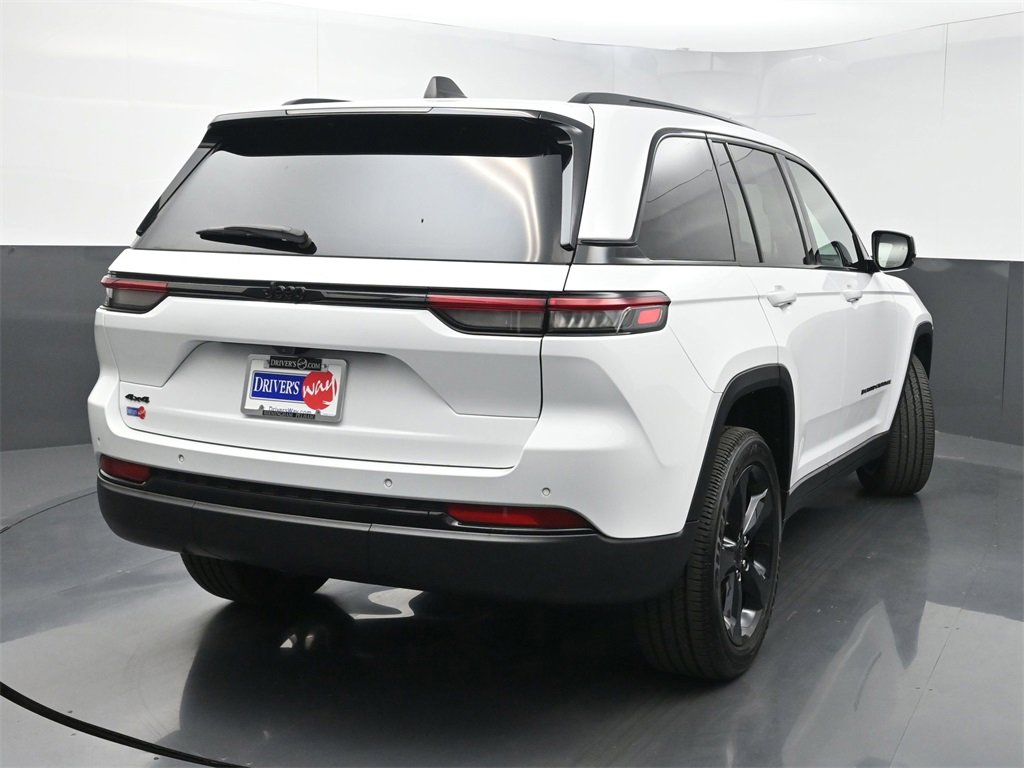 Used 2023 Jeep Grand Cherokee Altitude image 43