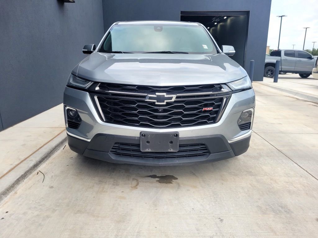 Used 2023 Chevrolet Traverse RS FWD image 2