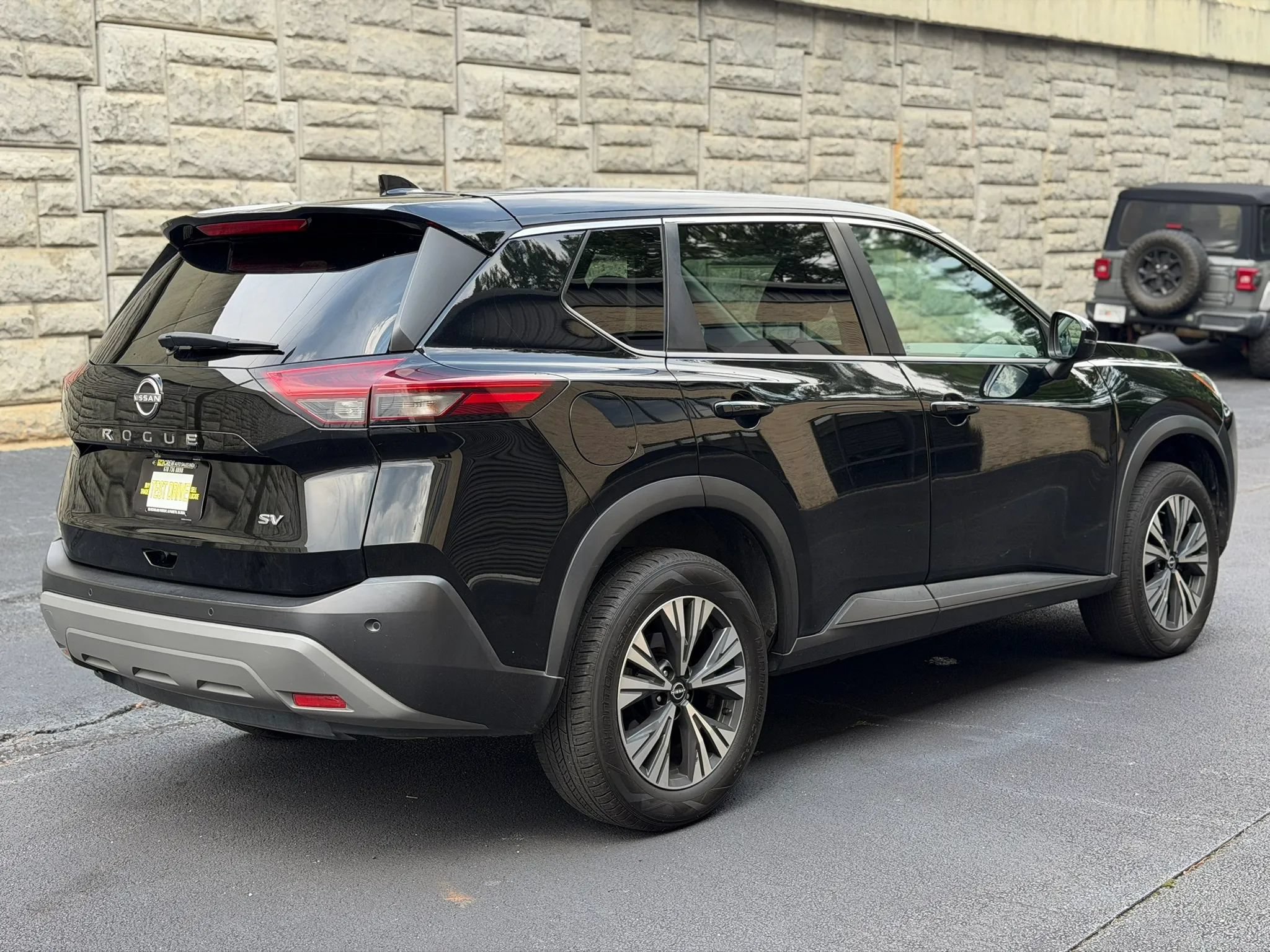 Used 2022 Nissan Rogue SV FWD image 7
