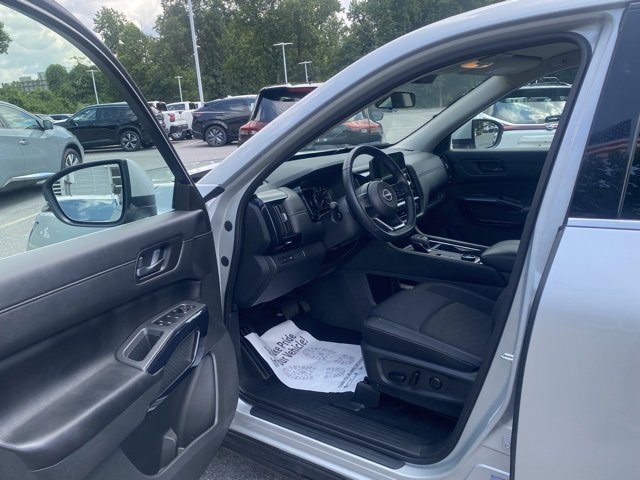 Certified 2024 Nissan Pathfinder SV image 14