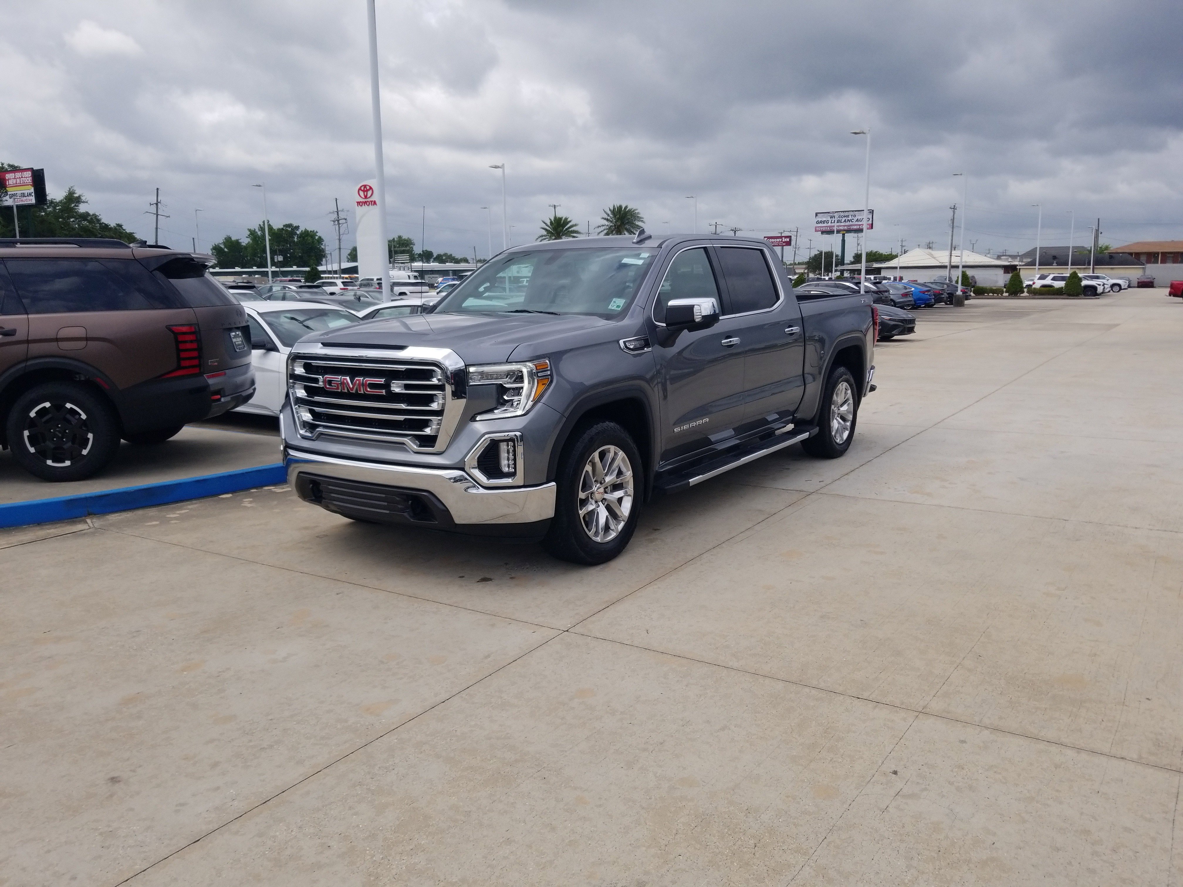Used 2022 GMC Sierra 1500 SLT image 3