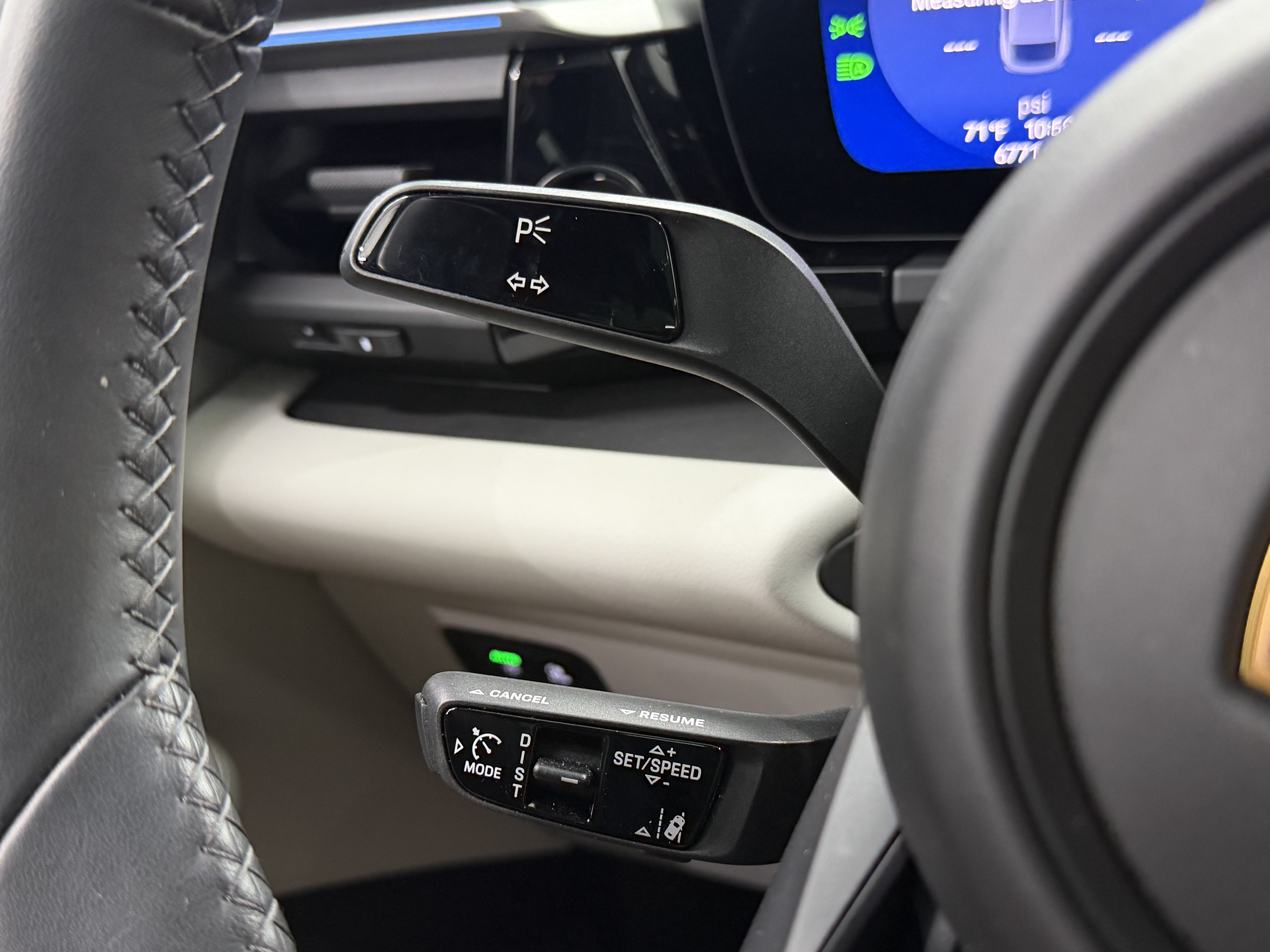 Certified 2025 Porsche Macan 4 Electric AWD/4WD image 48