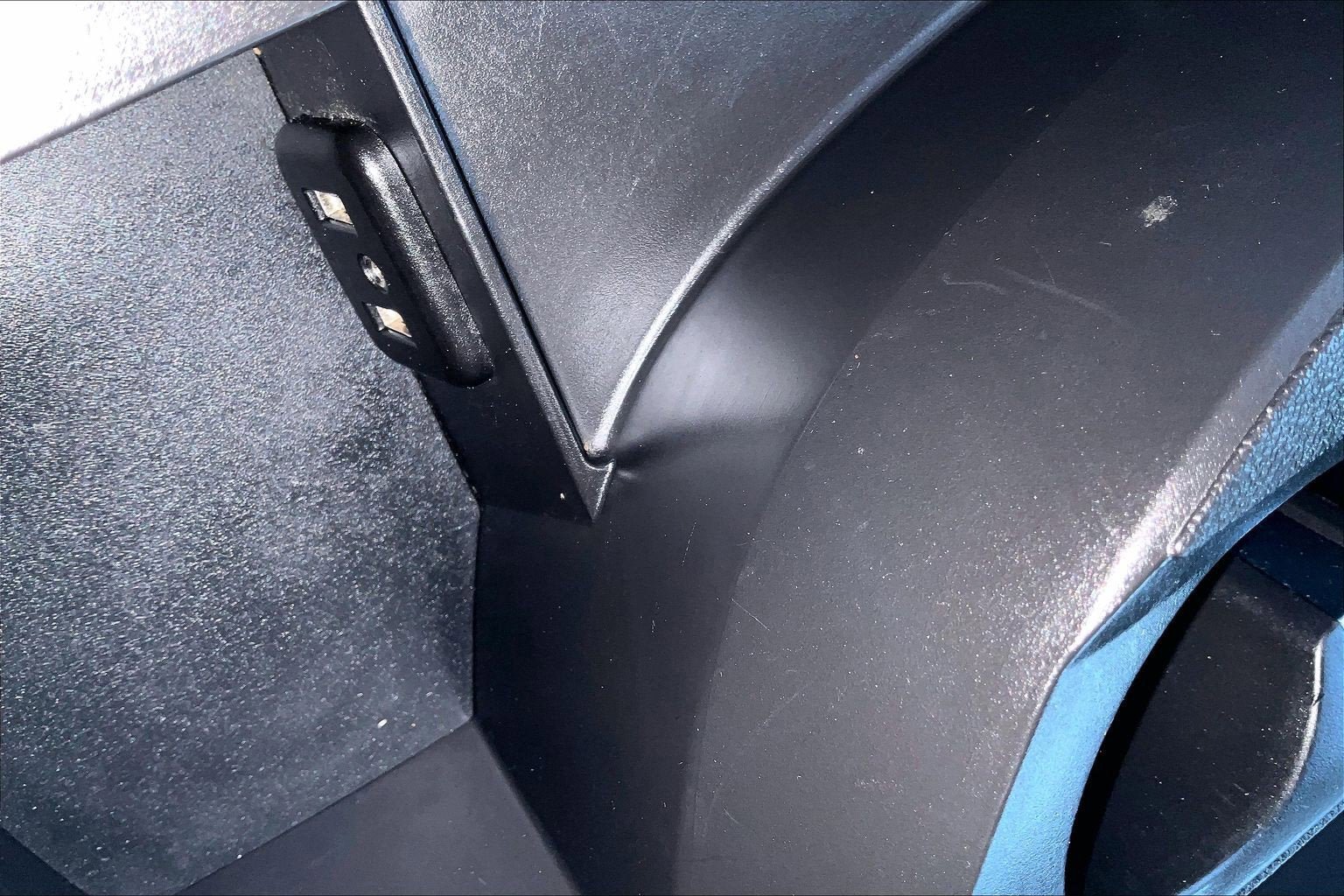 Used 2018 Chevrolet Camaro LT w/ Technology Package RWD image 30