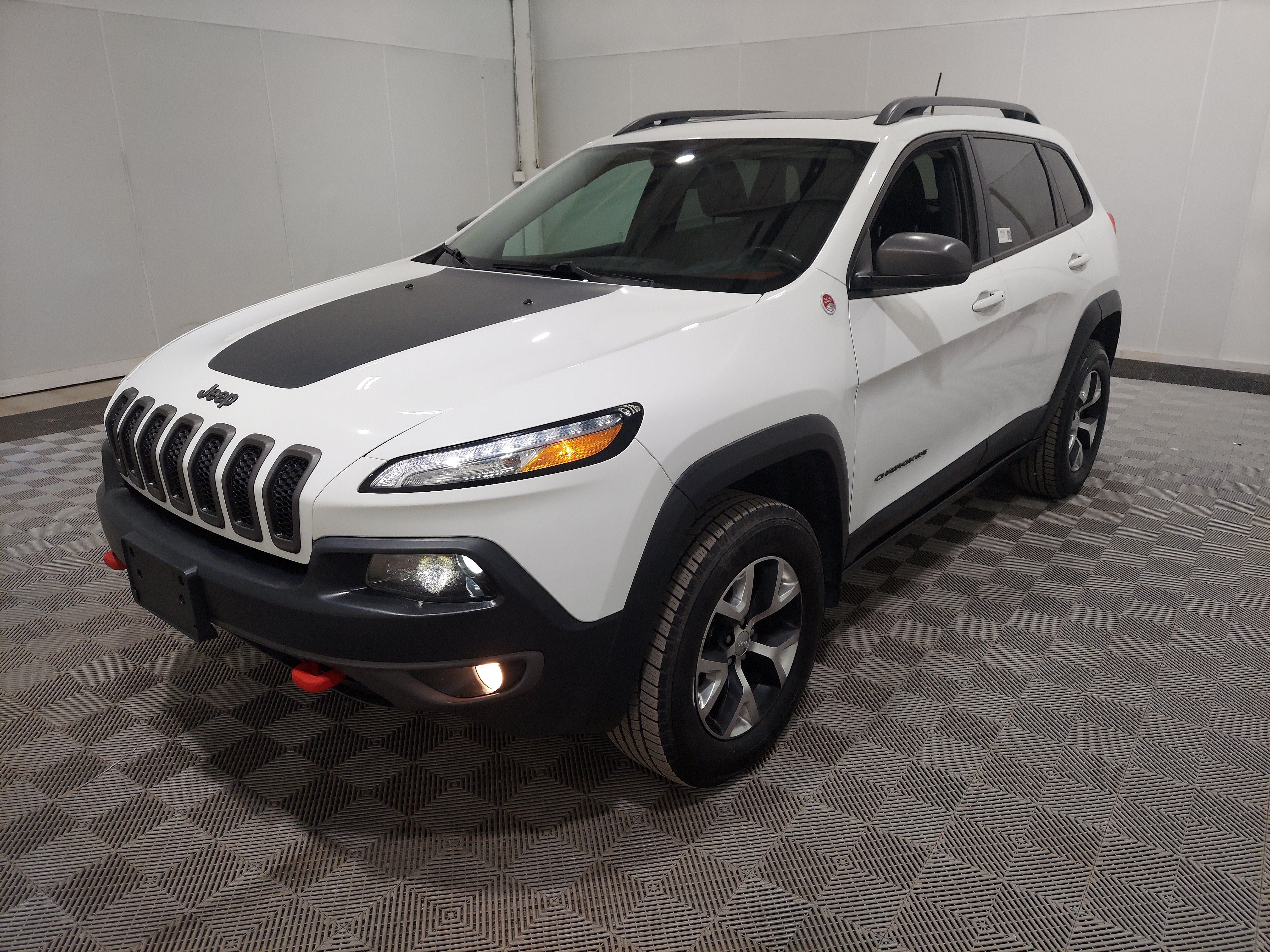 Used 2017 Jeep Cherokee Trailhawk AWD/4WD image 1