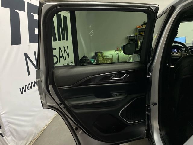 Used 2022 Jeep Grand Cherokee Altitude image 23