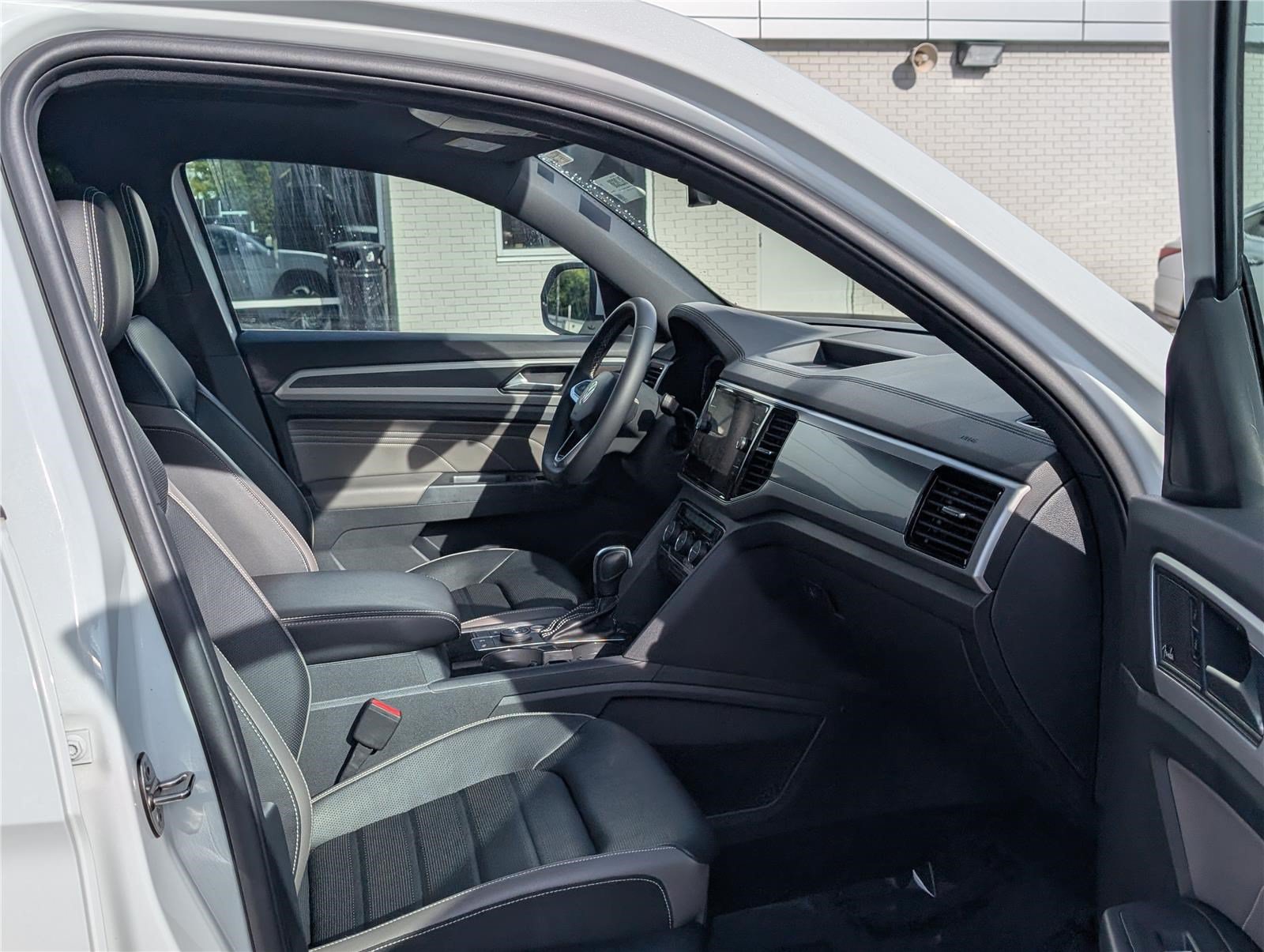 Used 2021 Volkswagen Atlas Cross Sport SEL Premium AWD/4WD image 11
