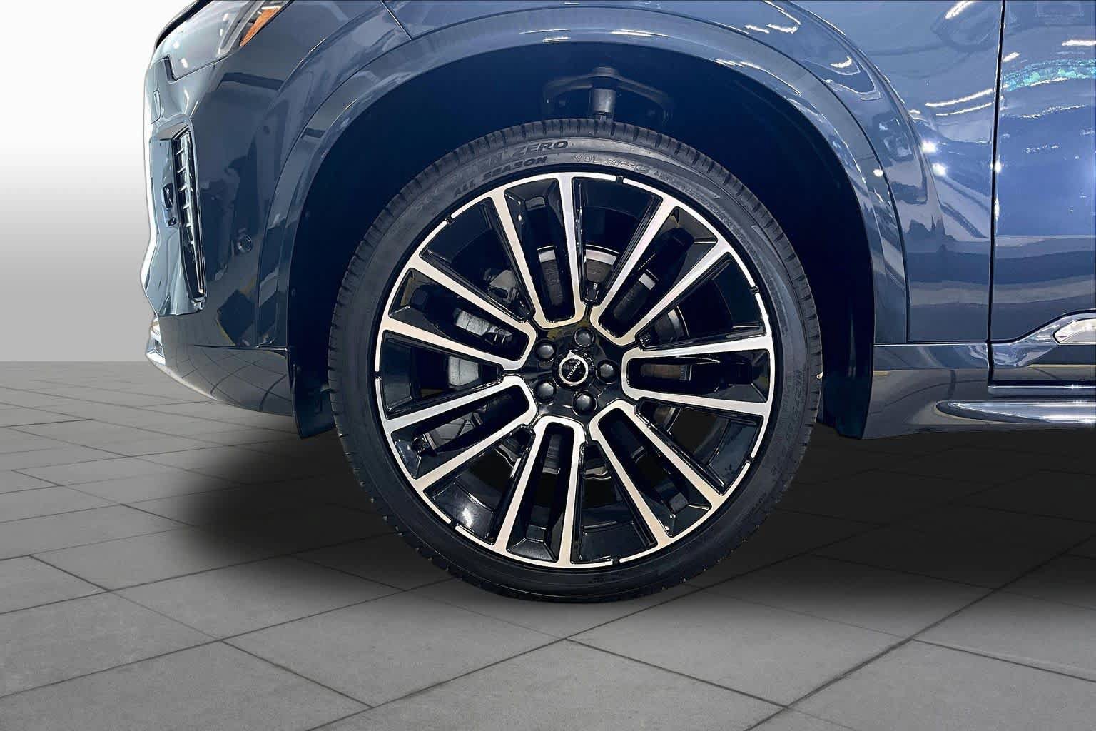 New 2026 Volvo XC90 B6 Plus w/ Protection Package Premier AWD/4WD image 16