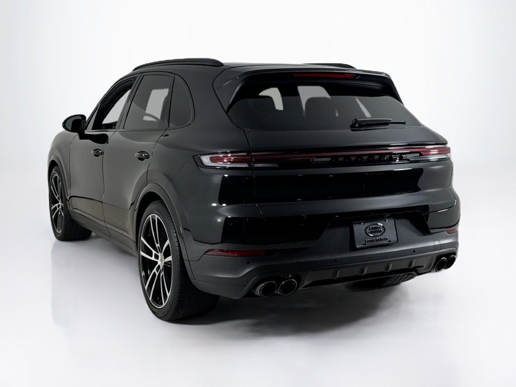 Used 2024 Porsche Cayenne AWD/4WD image 3
