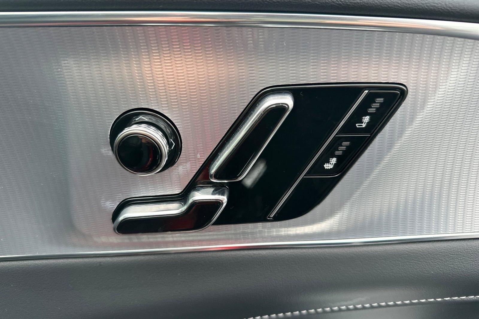 Certified 2024 Cadillac Lyriq Tech w/ Driver Assist Package image 23