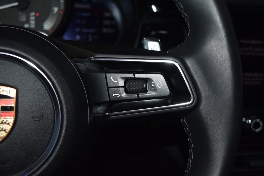 Certified 2025 Porsche Macan image 11