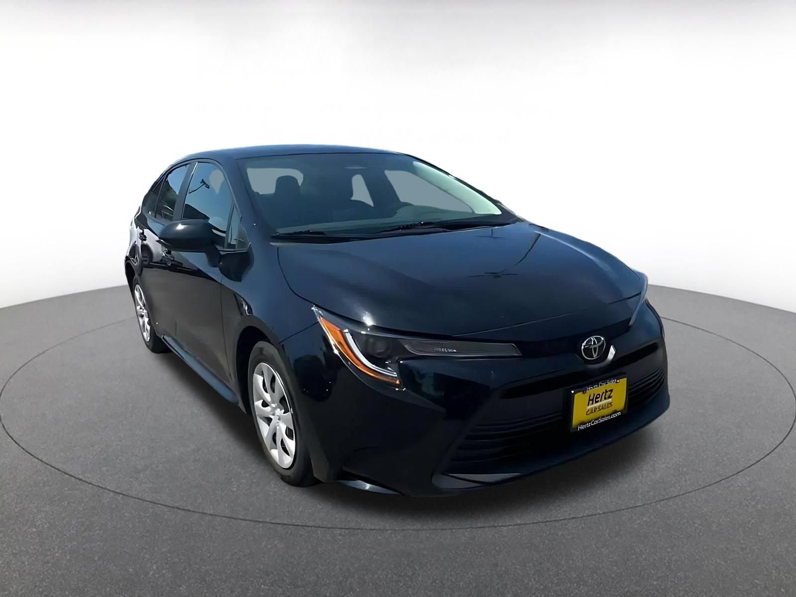 Used 2025 Toyota Corolla LE FWD image 3