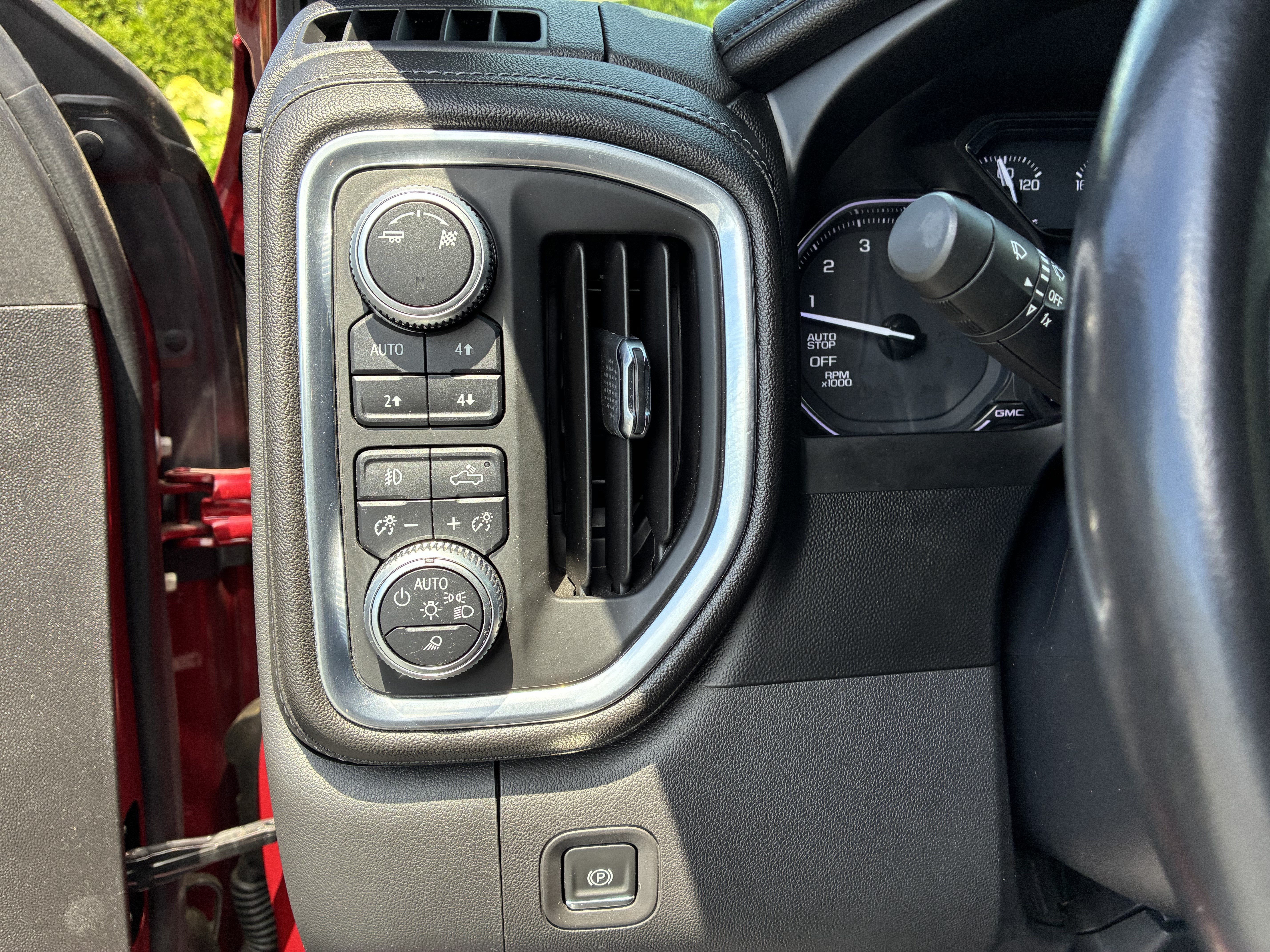 Used 2019 GMC Sierra 1500 SLT w/ SLT Premium Package AWD/4WD image 27