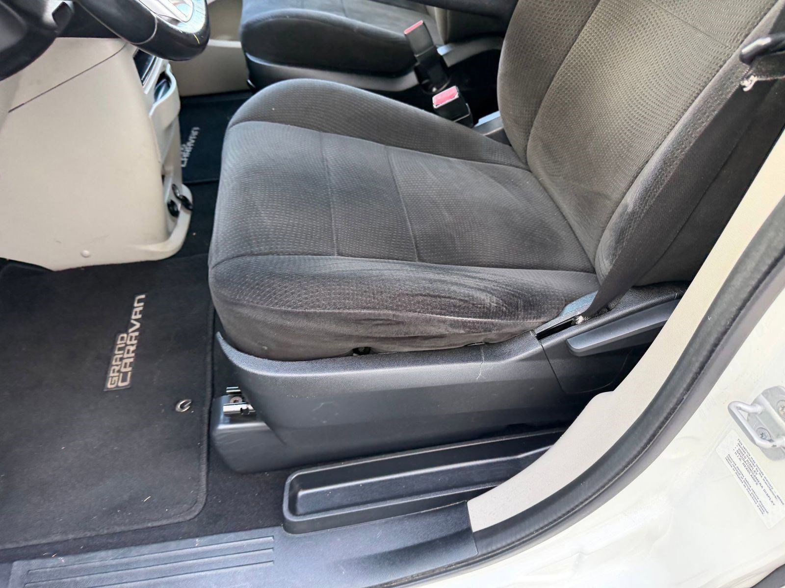 Used 2013 Dodge Grand Caravan SE FWD image 13