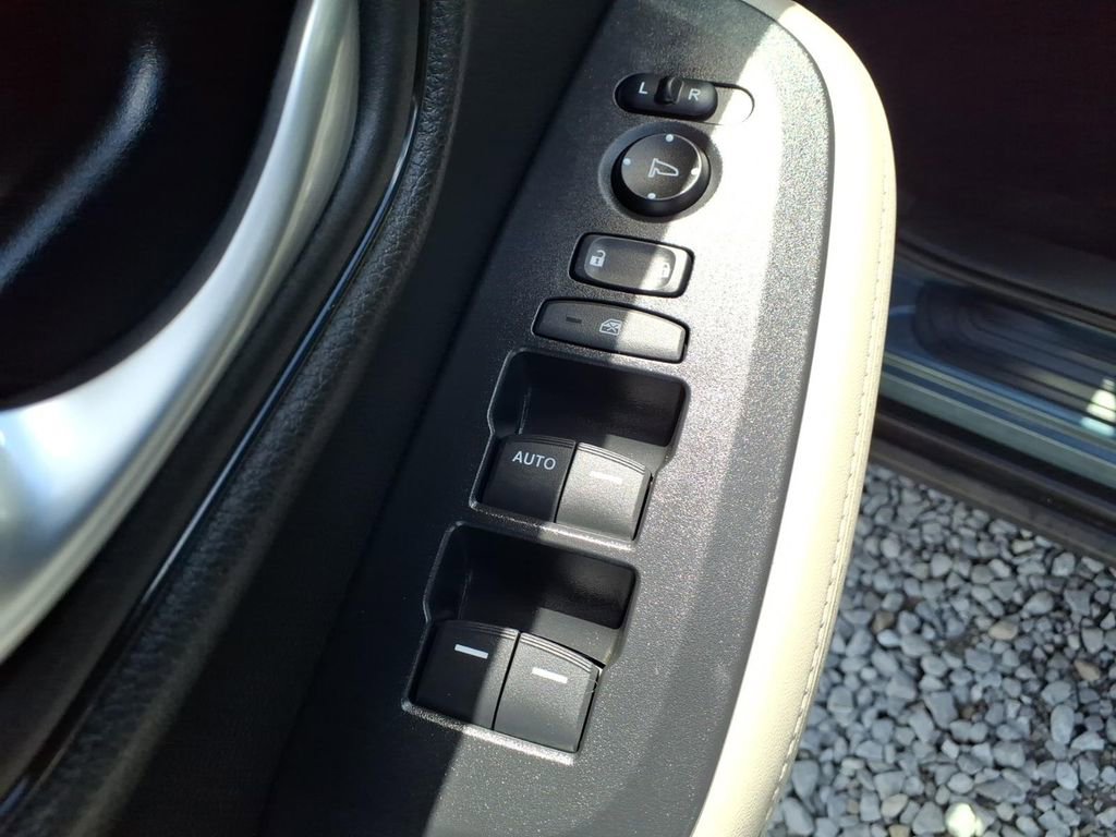 Used 2025 Honda HR-V LX image 24