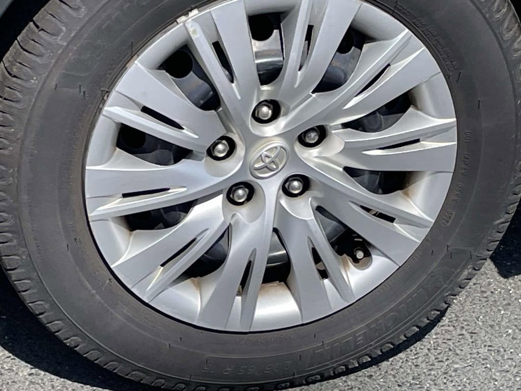 Used 2012 Toyota Camry LE image 27