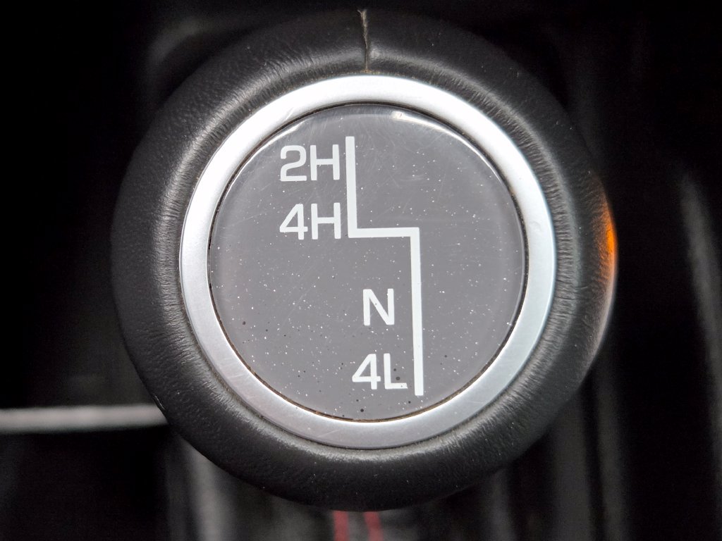 Used 2020 Jeep Gladiator Rubicon w/ Advanced Safety Group AWD/4WD image 13