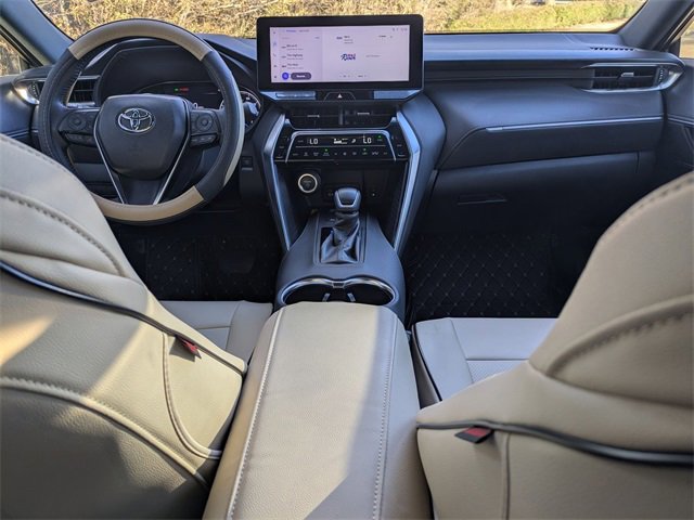 Used 2024 Toyota Venza XLE image 24