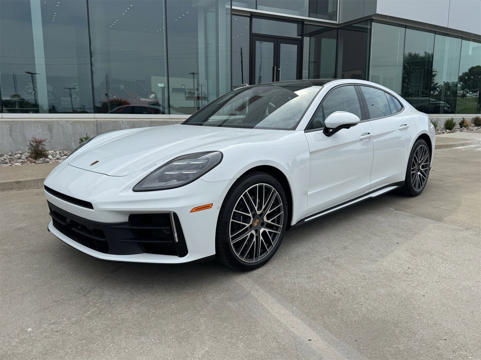 New 2025 Porsche Panamera 4 image 1