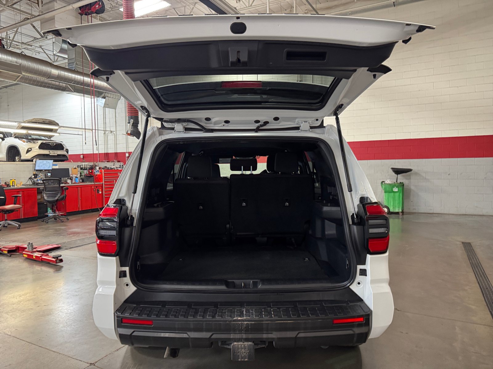 Certified 2025 Toyota 4Runner SR5 AWD/4WD image 34