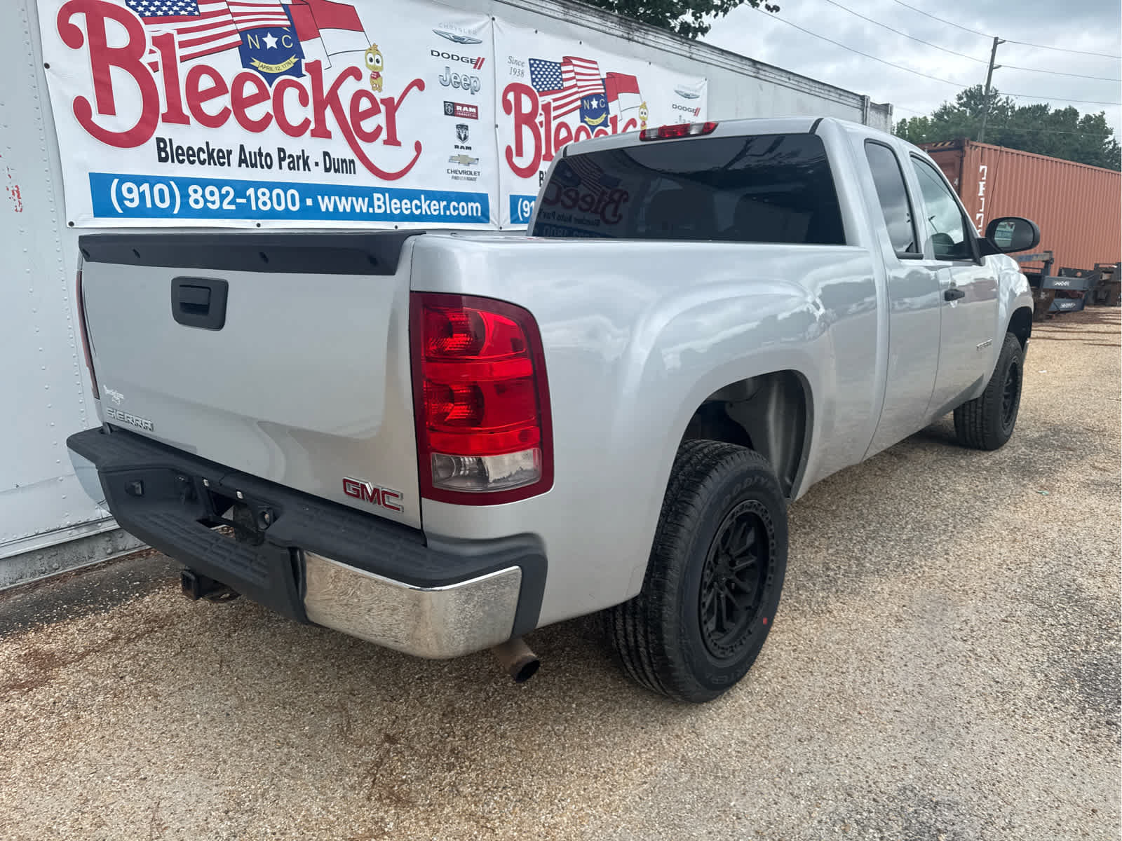 Used 2013 GMC Sierra 1500 W/T RWD image 3
