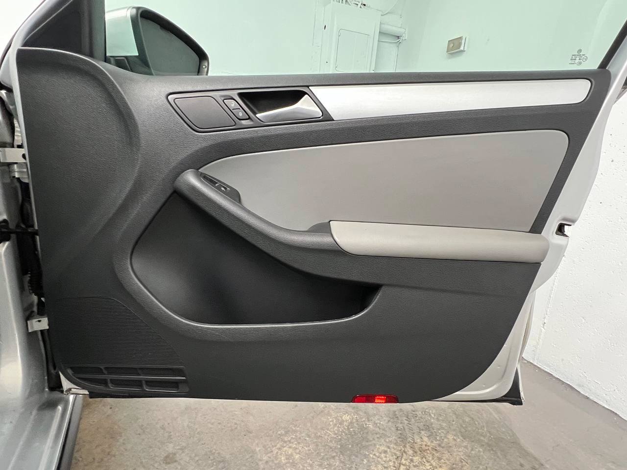 Used 2013 Volkswagen Jetta Hybrid Sedan FWD image 11
