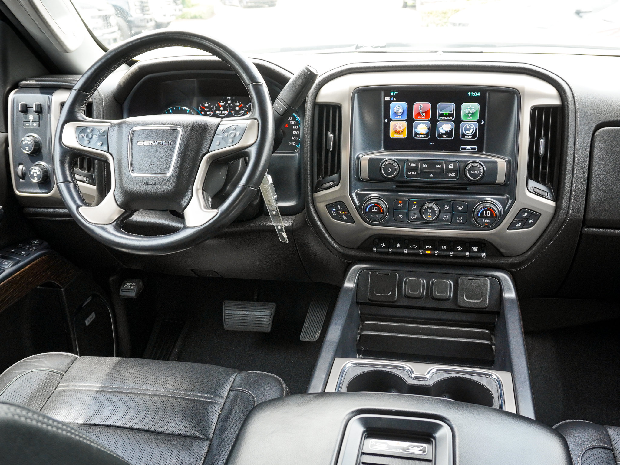 Used 2019 GMC Sierra 2500 Denali w/ Duramax Plus Package AWD/4WD image 32
