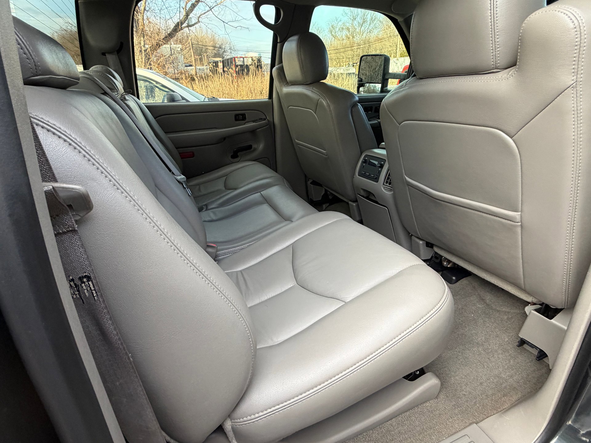 Used 2005 GMC Sierra 3500 SLT w/ Heavy-Duty Power Package image 27