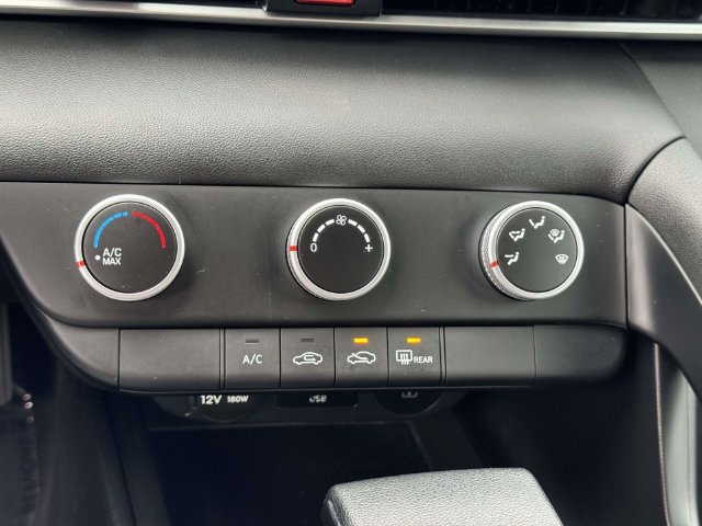 Used 2025 Hyundai Elantra SE FWD image 25