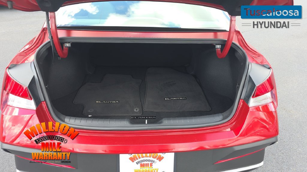 Used 2025 Hyundai Elantra Sport FWD image 10