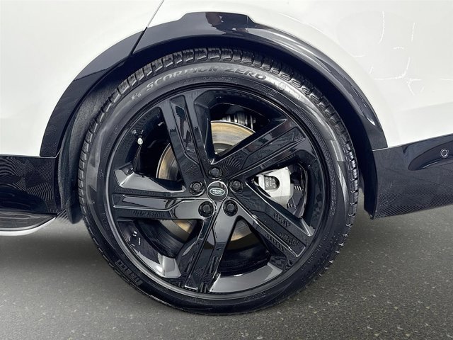 Used 2025 Land Rover Discovery Dynamic SE image 33
