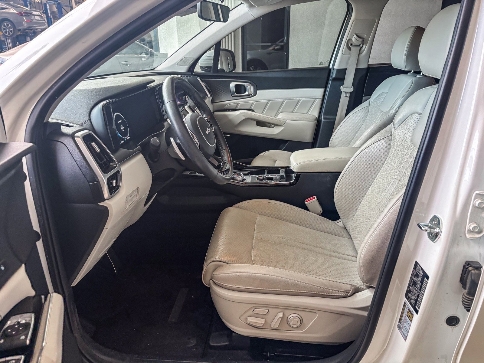 Used 2023 Kia Sorento SX Prestige image 20