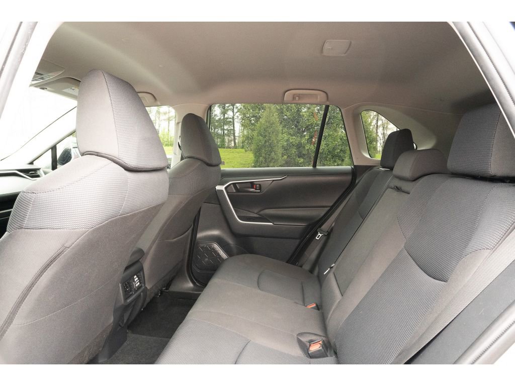 Used 2022 Toyota RAV4 LE image 13