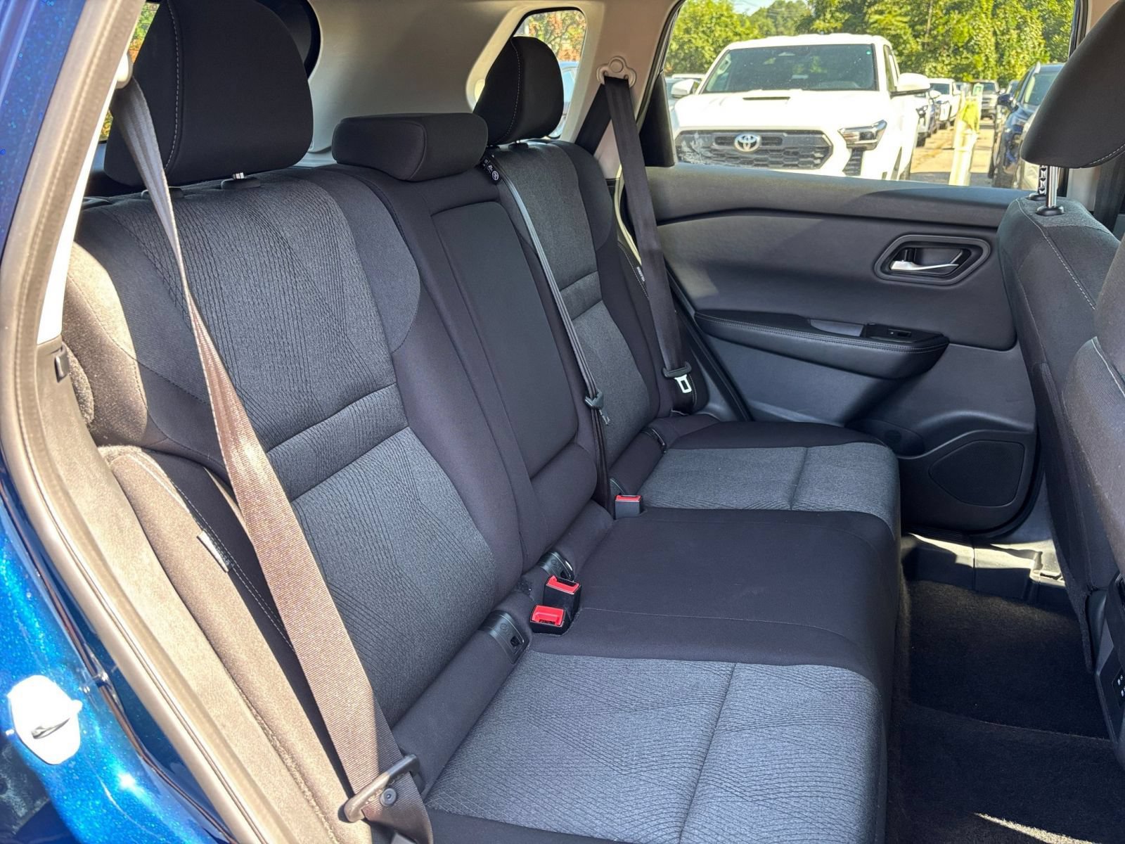 Used 2025 Nissan Rogue SV FWD image 38