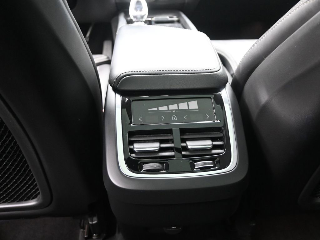 Used 2022 Volvo XC60 B6 Inscription w/ Advanced Package image 14