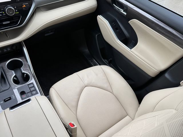 Used 2023 Toyota Highlander Platinum FWD image 28