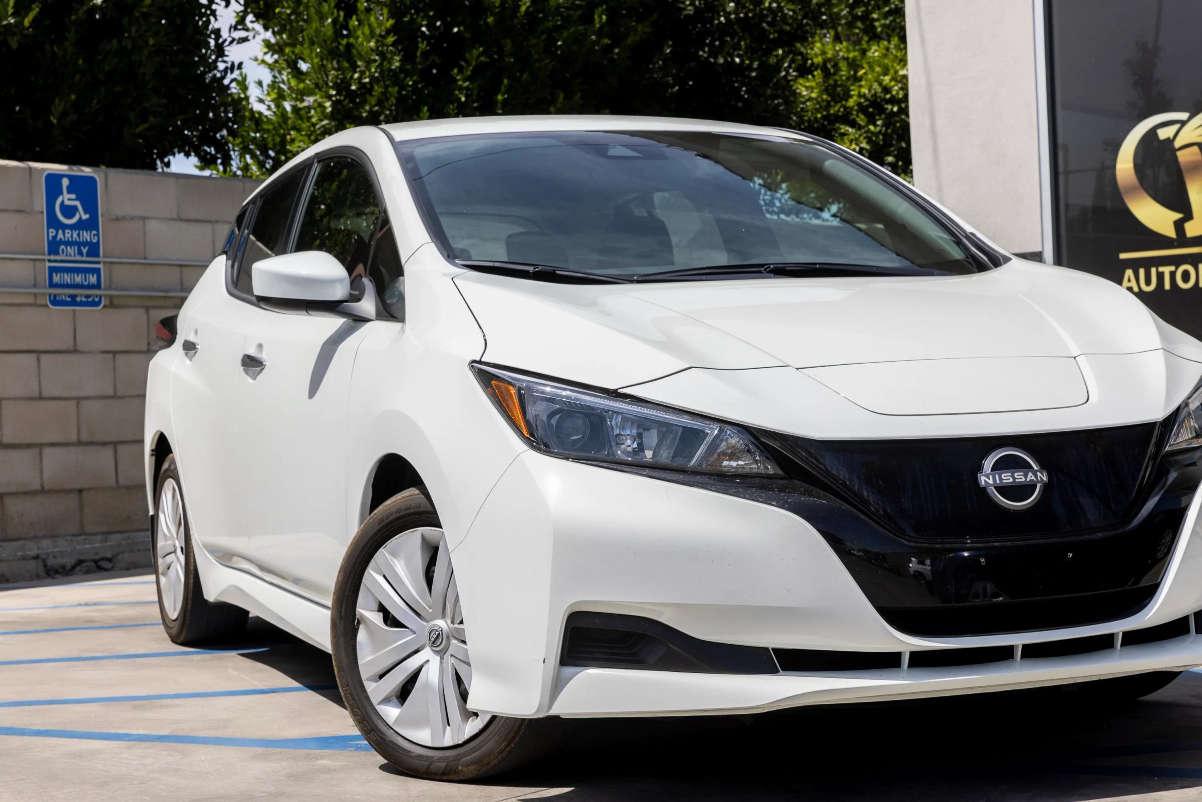Used 2025 Nissan Leaf S FWD image 3