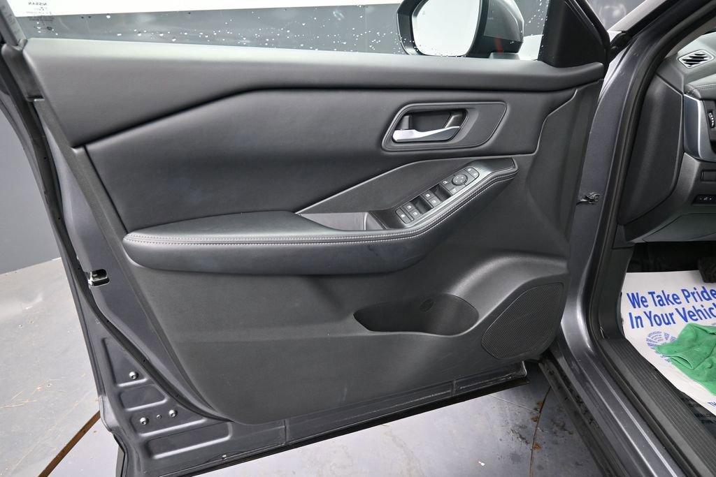 Used 2025 Nissan Rogue SV AWD/4WD image 27