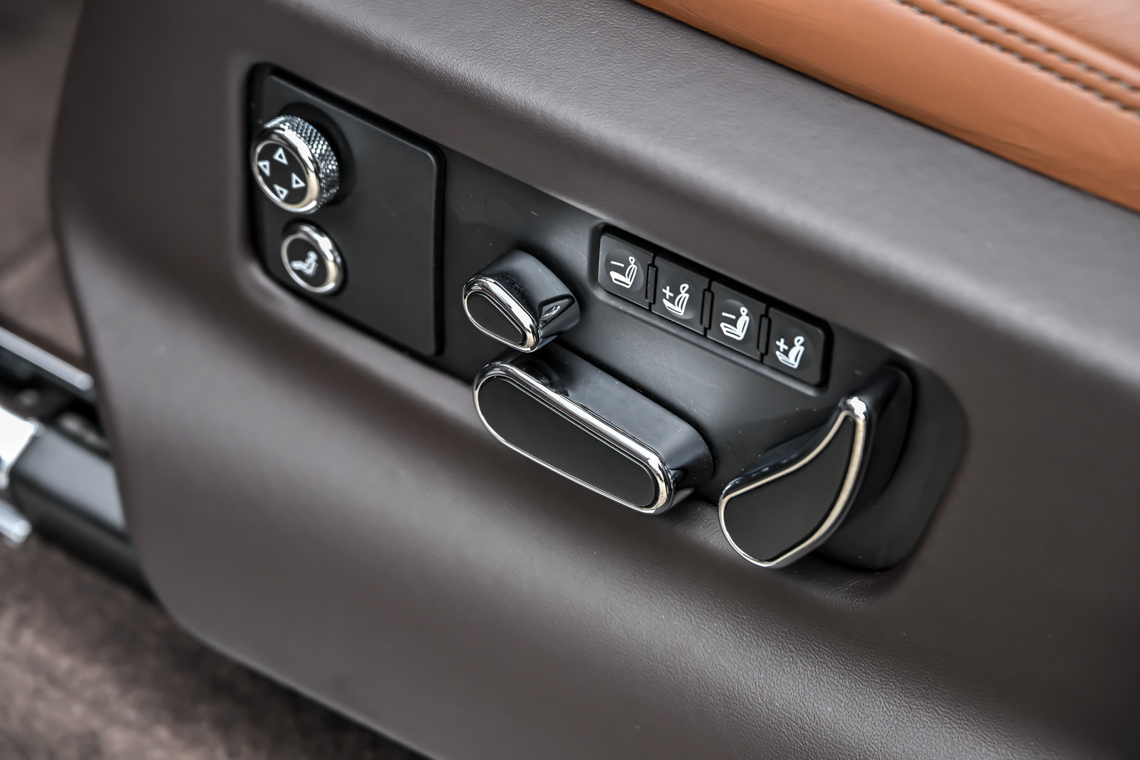 Used 2022 Bentley Bentayga AWD/4WD image 30