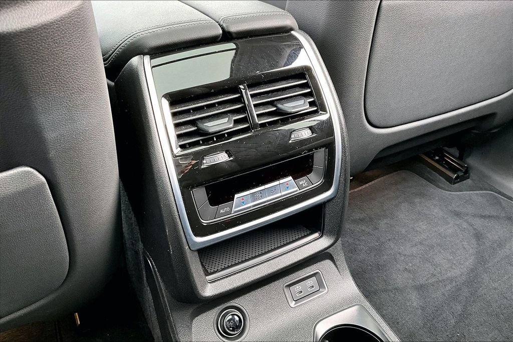 Used 2024 BMW X7 xDrive40i w/ Parking Assistance Package image 10