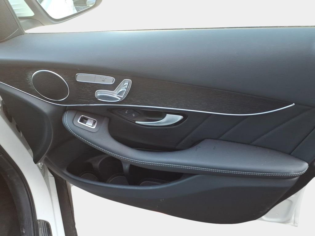 Used 2022 Mercedes-Benz GLC 300 4MATIC image 29