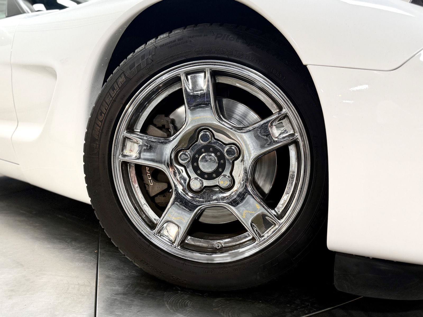 Used 1998 Chevrolet Corvette Coupe w/ Roof Pkg RWD image 9