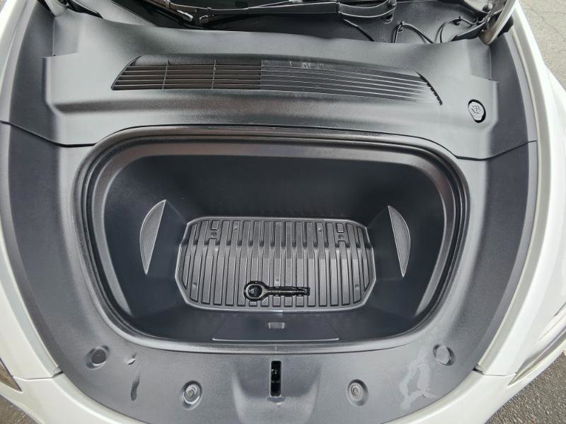 Used 2021 Tesla Model Y Long Range image 25