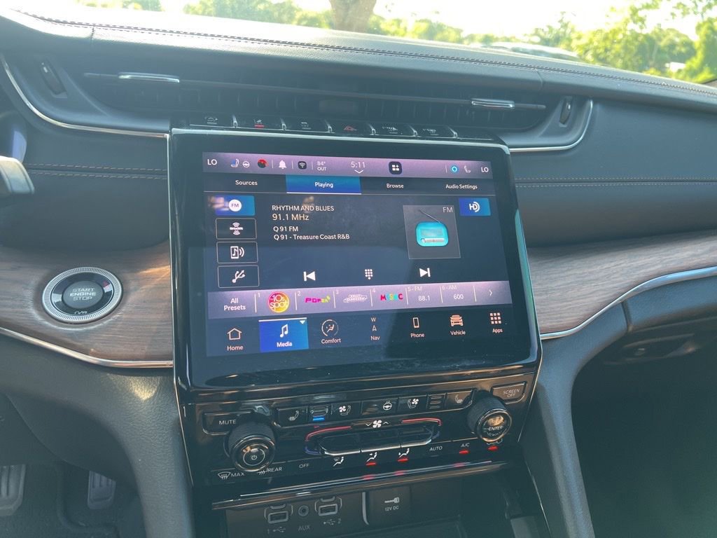 Used 2023 Jeep Grand Cherokee Summit w/ Adv Protech Group IV AWD/4WD image 12