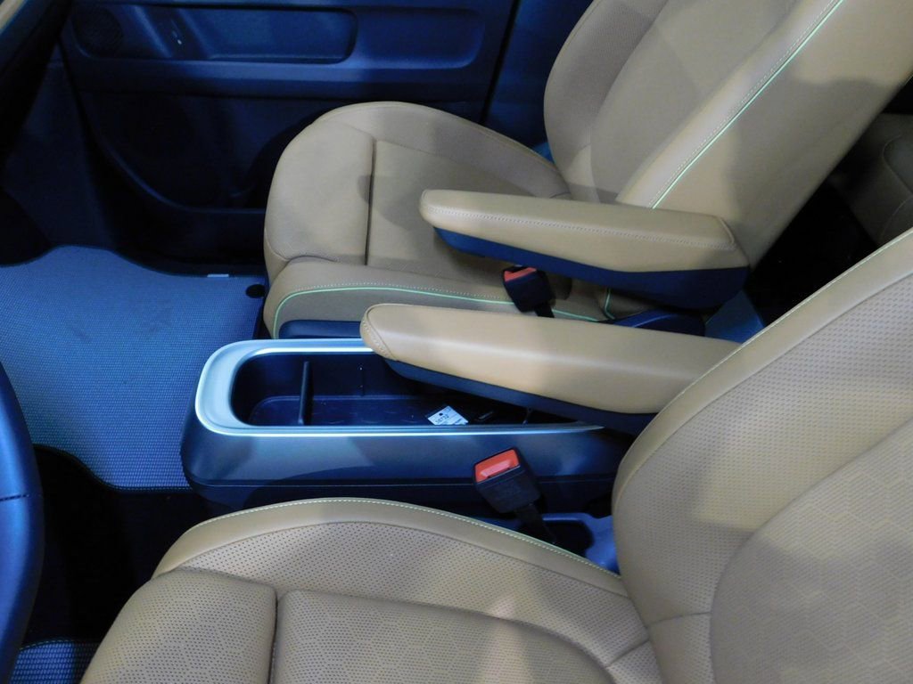 Used 2025 Volkswagen ID. Buzz 1st Edition image 37