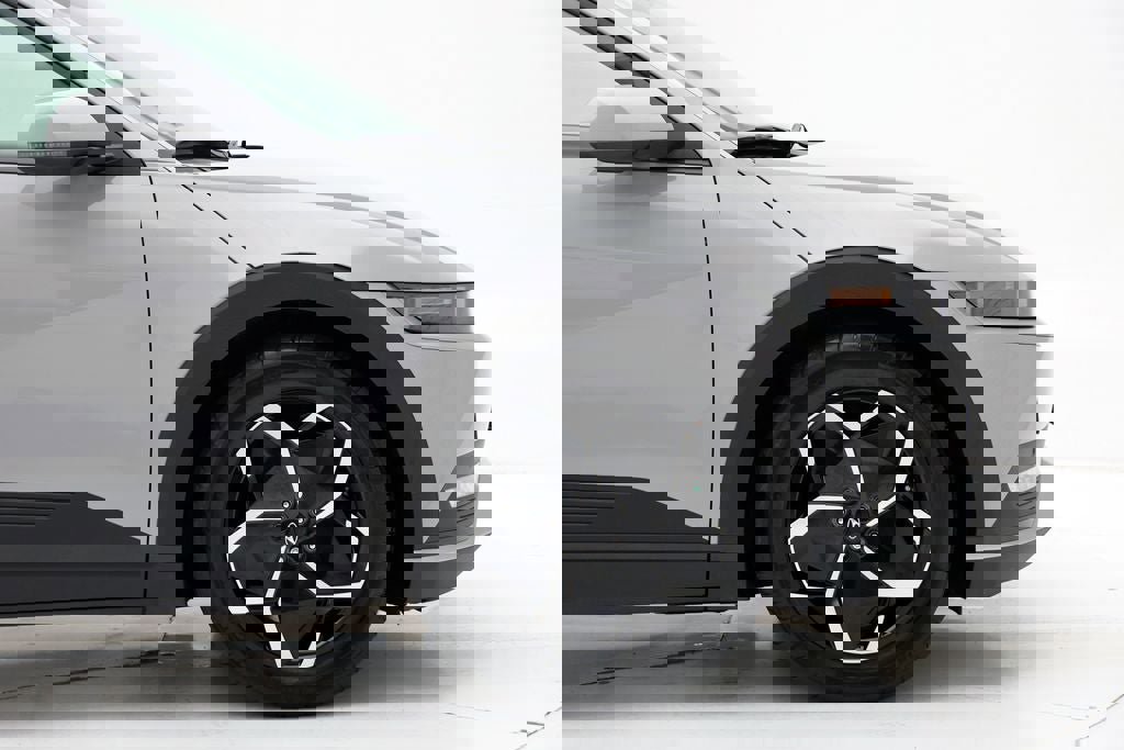 Used 2023 Hyundai Ioniq 5 SEL image 3