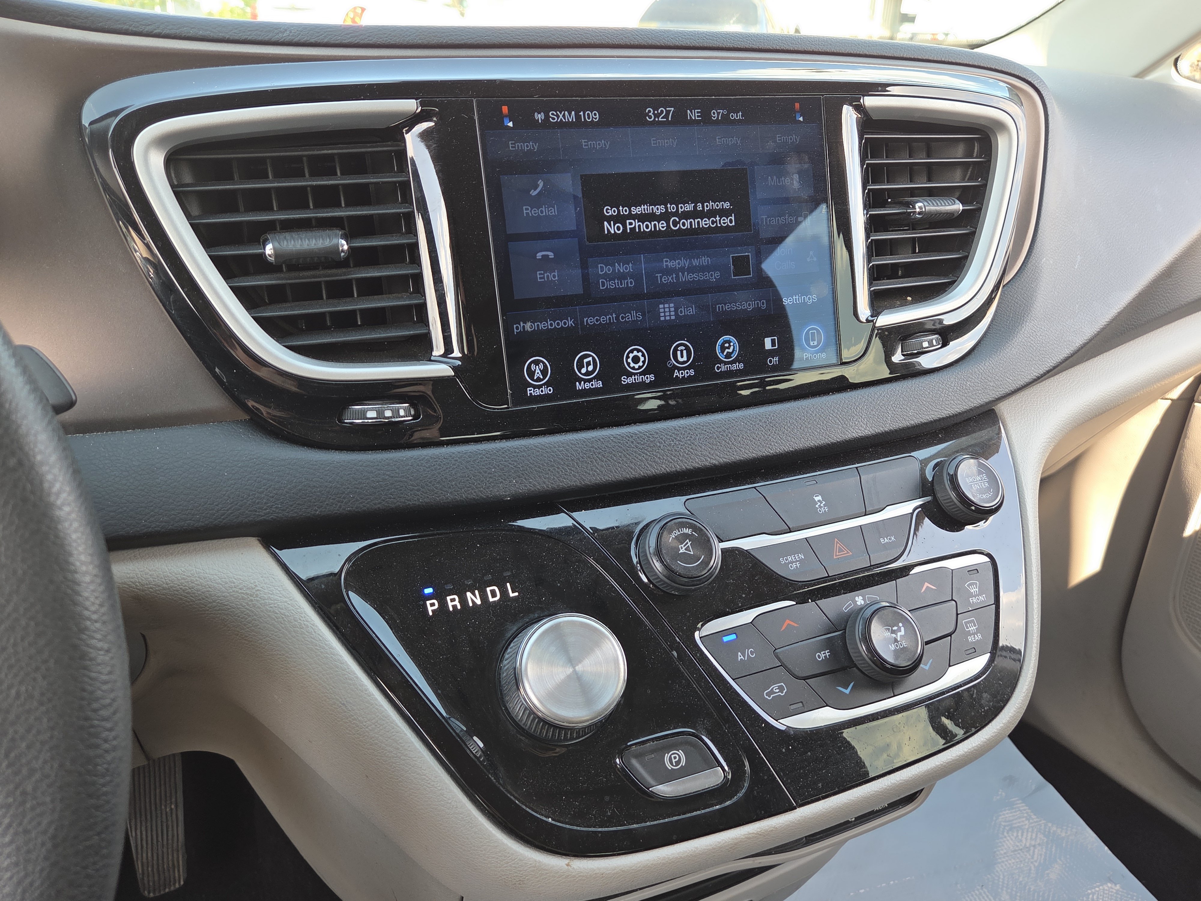 Used 2017 Chrysler Pacifica Touring w/ Tire & Wheel Group FWD image 14